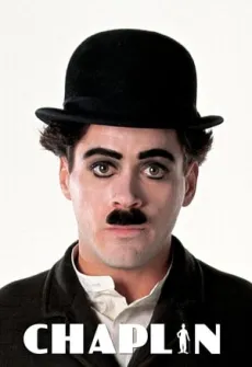 Portada de la película Chaplin (1992) (1992), una Película disponible para ver online en alta definición.